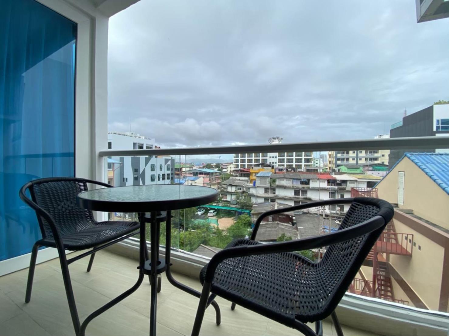 Grand Avenue Suites X Monthstayz Thailand Pattaya Buitenkant foto